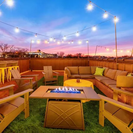 Skyline Views With Double Rooftop Deck & Game Holiday home Nashville
