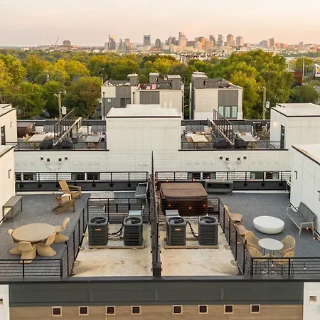 Luxe 4br Retreat With Rooftop Fire Pit & Garage