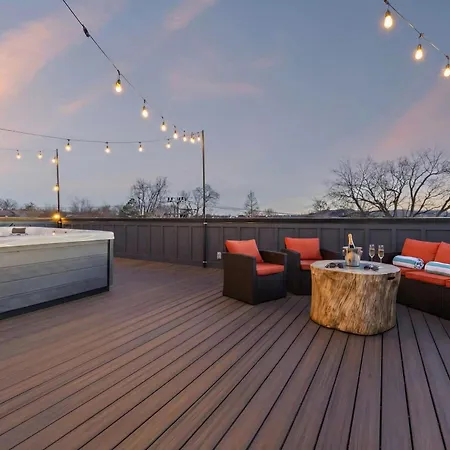Hot Tub Poker Pool Table & Rooftop Mls View * Nashville