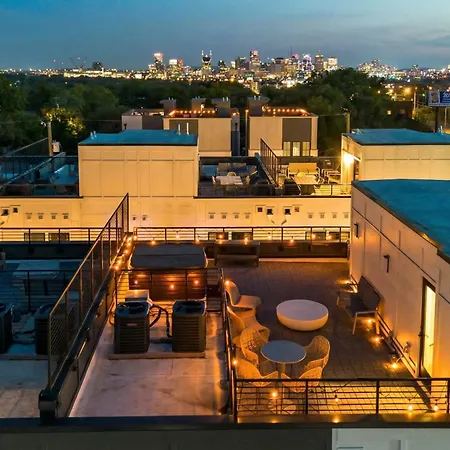 Holiday home Luxe 4br Retreat With Rooftop Fire Pit & Garage