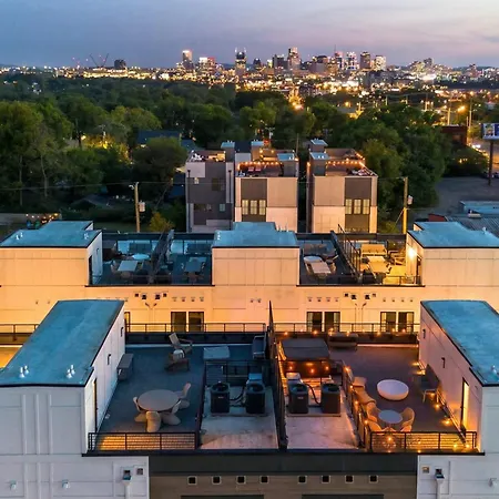 Luxe 4br Retreat With Rooftop Fire Pit & Garage *