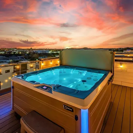 2 Hot Tubs Karaoke Game Downtown * Nashville