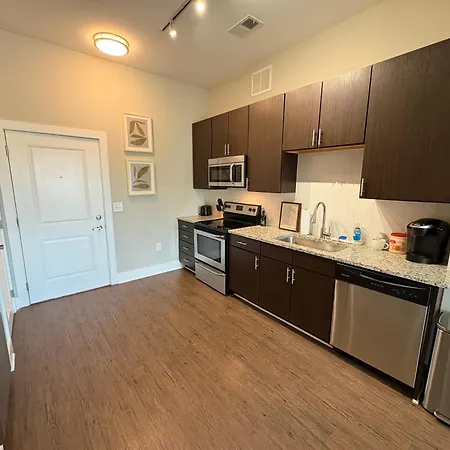 -new-the Nash Luxe, Pool, Gym, Nightlife! * Nashville