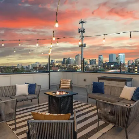 View Only 1 Mile To Downtown With Garage And Rooftop