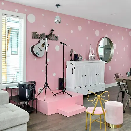 Hottub/karaoke-10m Dt-beg Your Parton? Dolly's Hm Holiday home *