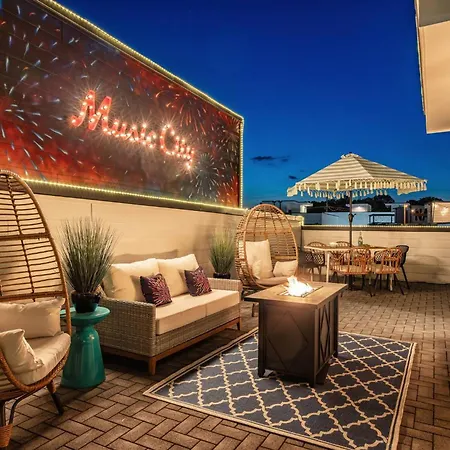 Skyline Rooftop • Game • Sonos Audio Holiday home *