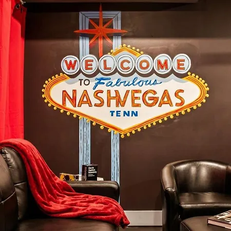 Private With Rooftop Game Near Downtown Holiday home Nashville
