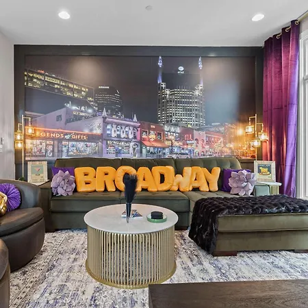 Broadway Honky Tonk Haven With Karaoke Stage! Holiday home