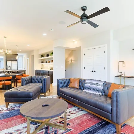 Holiday home Brand New Townhome In The Heart Of The