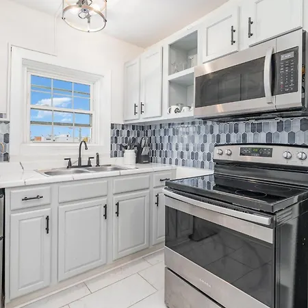 Holiday home Chroma - 2 Units - Mins To Broadway & Germantown *