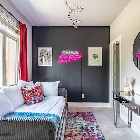 Skyline Rooftop • Game • Sonos Audio Holiday home