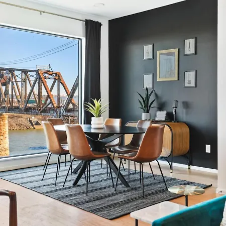 Riverfront Walk To Downtown With Garage Parking *