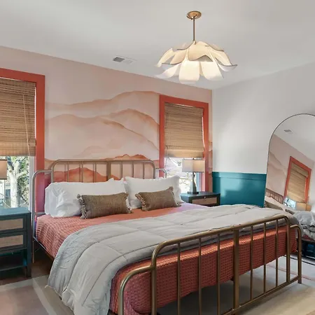 The Musgraves - Modern Music Row With Rooftop Holiday home *