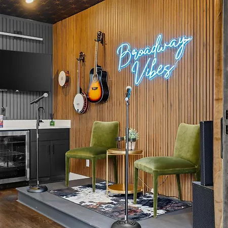 Holiday home Broadway Honky Tonk Haven With Karaoke Stage!