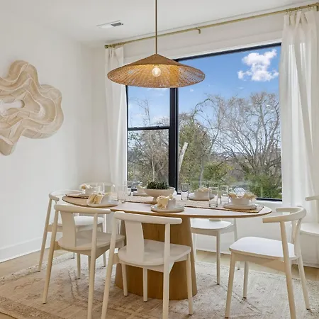 Chic Nash Townhouse Rooftop Patio And Views
