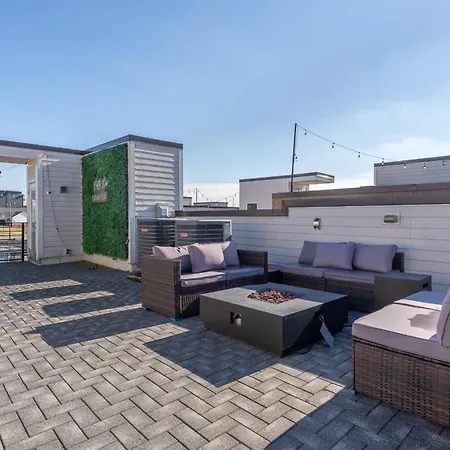 Holiday home Vivid Vocals - Rooftop Views In 12 South