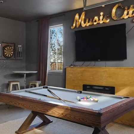 Holiday home Near Vanderbilt And Belmont With Garage, Pool Table *