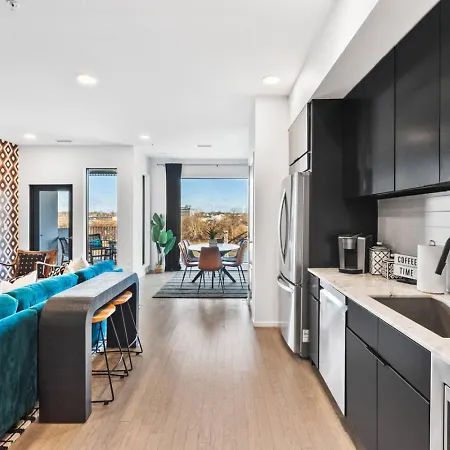 Riverfront Walk To Downtown With Garage Parking Holiday home