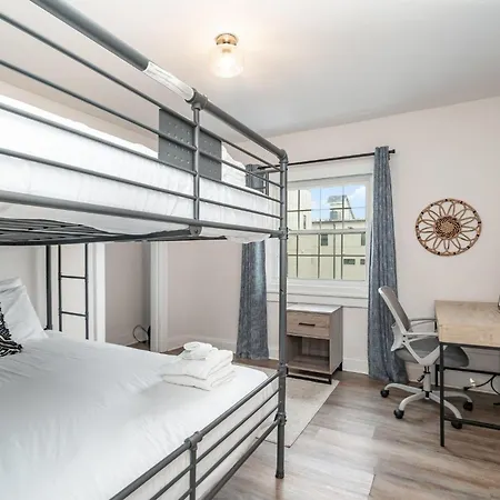 Holiday home Wisp-walk To Bars & Restaurants-mins To Broadway