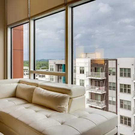 Floor Living 1br 30 Day Min With Rooftop Deck Holiday home Nashville