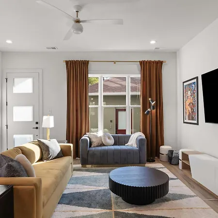 Holiday home The Musgraves - Modern Music Row With Rooftop *
