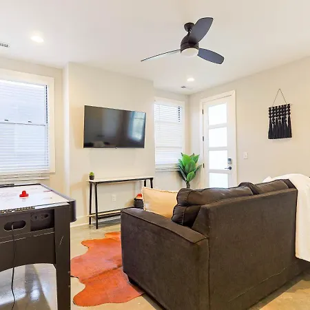 Brand New Townhome In The Heart Of The Holiday home Nashville