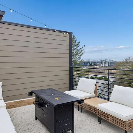 Chic Nash Townhouse Rooftop Patio And Views Holiday home *