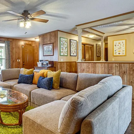 Holiday home Music-themed Family Home! 13 Mi To Dtwn *