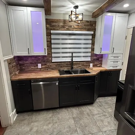 Away From Mlnutes! To Broadway & Stadium Holiday home