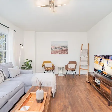 Holiday home Chime - Minutes To Broadway & Germantown
