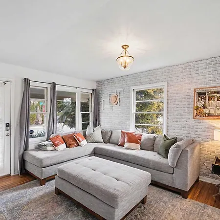 Cozy Gem In 12 South Holiday home Nashville