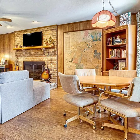 Holiday home Music-themed Family Home! 13 Mi To Dtwn Nashville