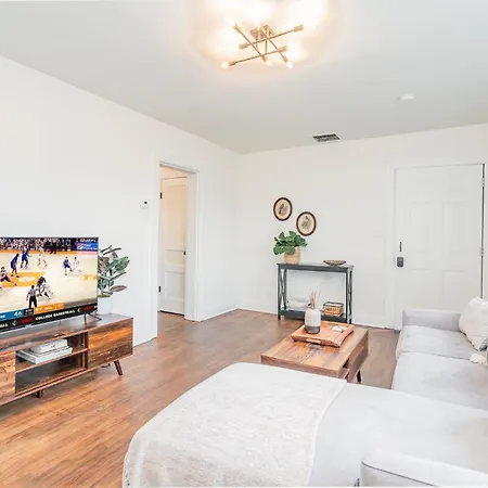Holiday home Chime - Minutes To Broadway & Germantown