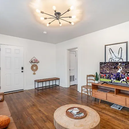 Flow - Sleeps 8 - Mins To Broadway And Germantown Holiday home