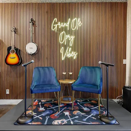 Holiday home Elegant Nash Karaoke Haven With Rooftop Fire Table Nashville