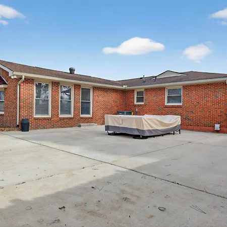 Quiet Retreat Near Opryland & Airport