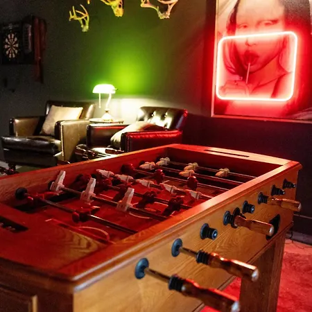 Holiday home Luxury Cowboy Speakeasy, Billiards 3min To Stadium *