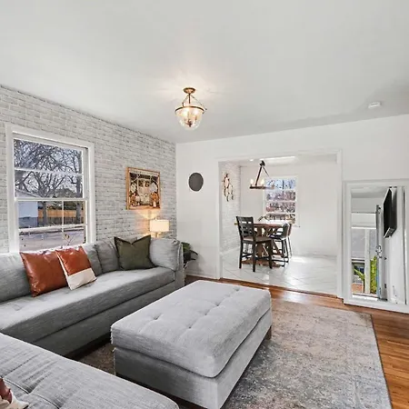 Cozy Gem In 12 South *