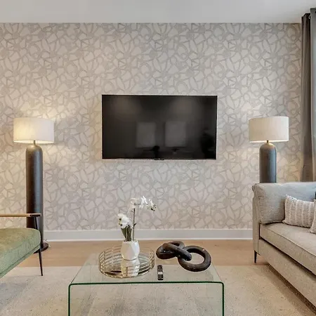 Combined Townhome With 26 Beds - 2 Rooftops! Holiday home