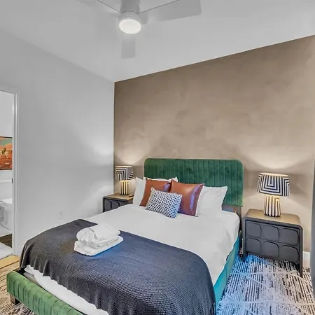 Stylish 5br Retreat W Rooftop Hot Tub