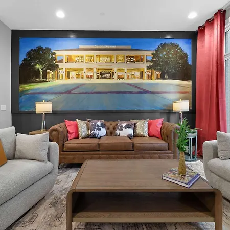 Holiday home Elegant Nash Karaoke Haven With Rooftop Fire Table *