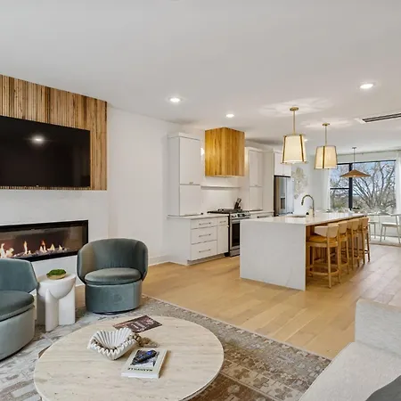 Chic Nash Townhouse Rooftop Patio And Views