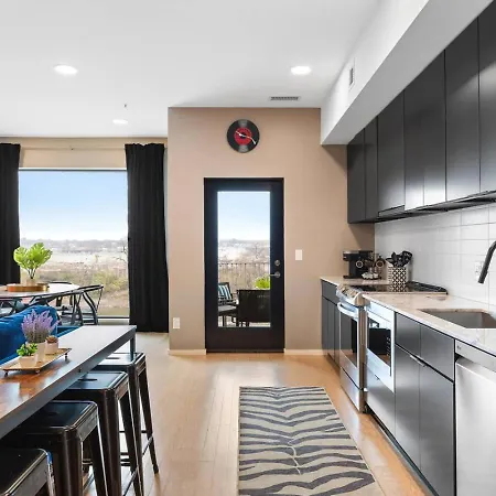 Holiday home Riverfront Luxury - Walk To Downtown Broadway, Private Patio