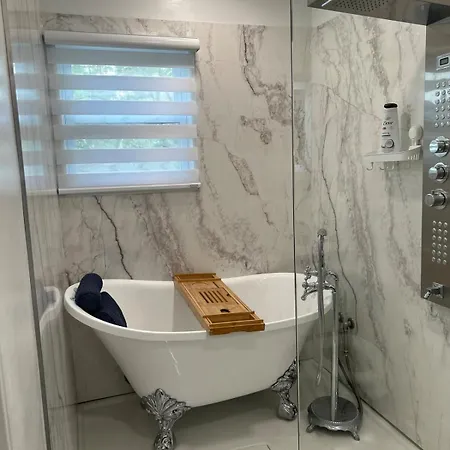 Away From Mlnutes! To Broadway & Stadium Holiday home