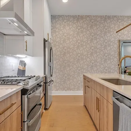 Combined Townhome With 26 Beds - 2 Rooftops! Holiday home