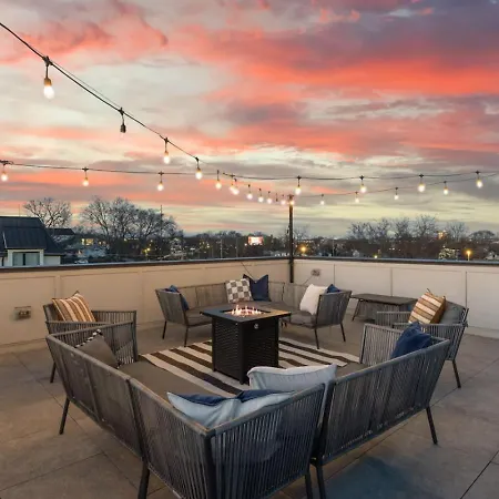 Holiday home View Only 1 Mile To Downtown With Garage And Rooftop