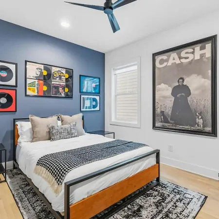 Modern House By Downtown With Garage And Fenced-in Yard * Nashville