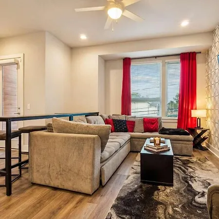 Private With Rooftop Game Near Downtown Holiday home Nashville