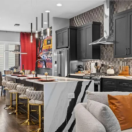 Holiday home Elegant Nash Karaoke Haven With Rooftop Fire Table Nashville