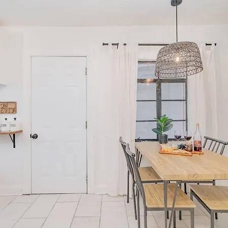 Holiday home Chime - Minutes To Broadway & Germantown *